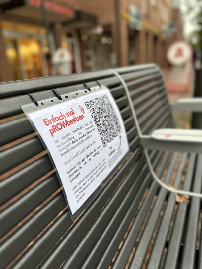 Eine Bank in der Rotenburger Fußgängerzone.